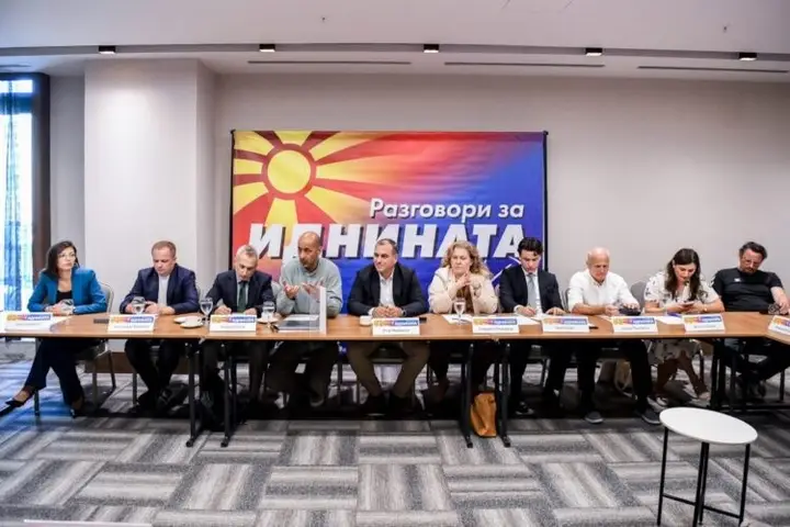 СЕ КРЧКА НОВ ПОЛИТИЧКИ СУБЈЕКТ Познати имиња зад затворени врати испратија силни пораки СЕ КРЧКА НОВ ПОЛИТИЧКИ СУБЈЕКТ Познати имиња зад затворени врати испратија силни пораки