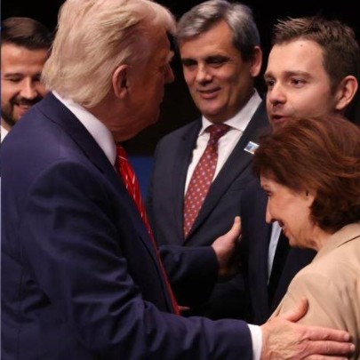 ТРАМП, МАКРОН И СИЛЈАНОВСКА НА ИСТА МАСА Почна клучниот самит на НАТО во Анкара ТРАМП, МАКРОН И СИЛЈАНОВСКА НА ИСТА МАСА Почна клучниот самит на НАТО во Анкара