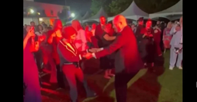 (ВИДЕО) НЕОЧЕКУВАНИ СЦЕНИ ОД АМБАСАДАТА Кој сè беше на подиумот за танцување