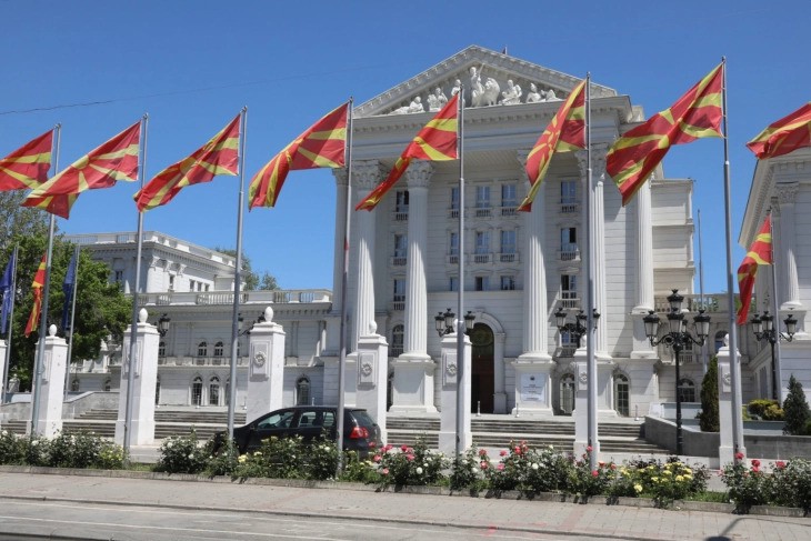 ВЛАДАТА ГИ НАМАЛИ АКЦИЗИТЕ Еве колку ќе поскапат бензинот и дизелот