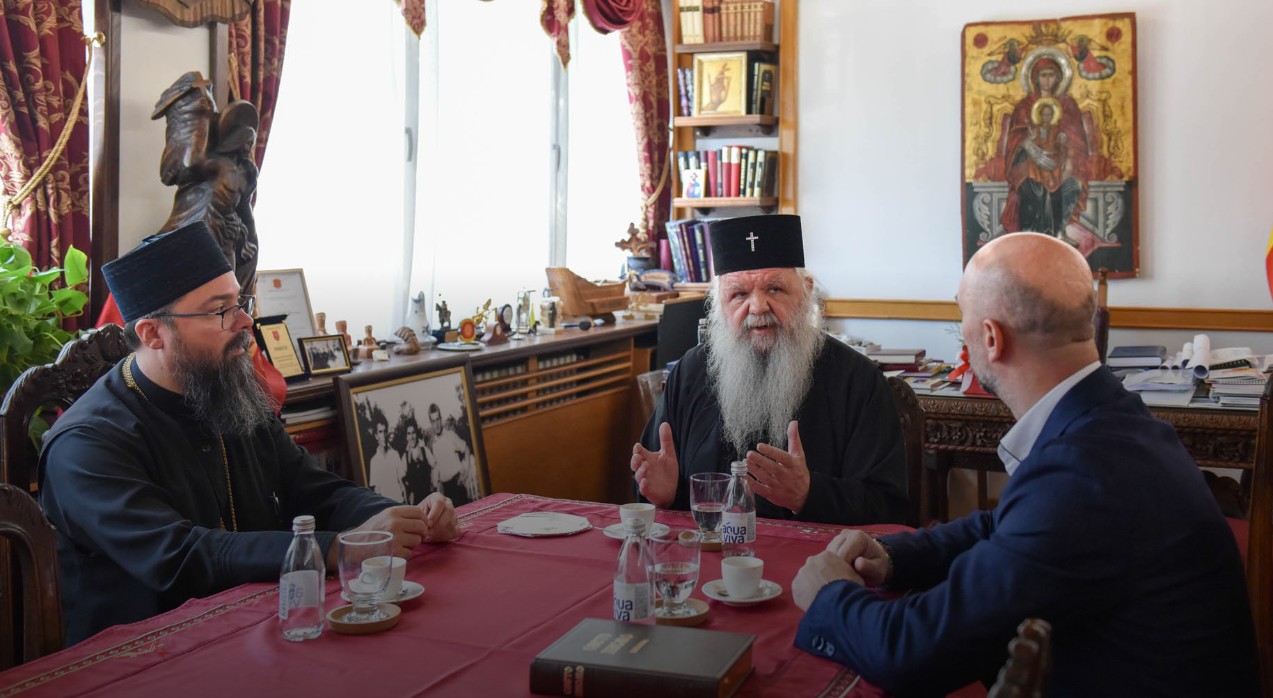 МИСТЕРИОЗНА СРЕДБА ВО КАБИНЕТОТ НА АРХИЕПИСКОПОТ СТЕФАН Што разговарале со државниот обвинител МИСТЕРИОЗНА СРЕДБА ВО КАБИНЕТОТ НА АРХИЕПИСКОПОТ СТЕФАН Што разговарале со државниот обвинител