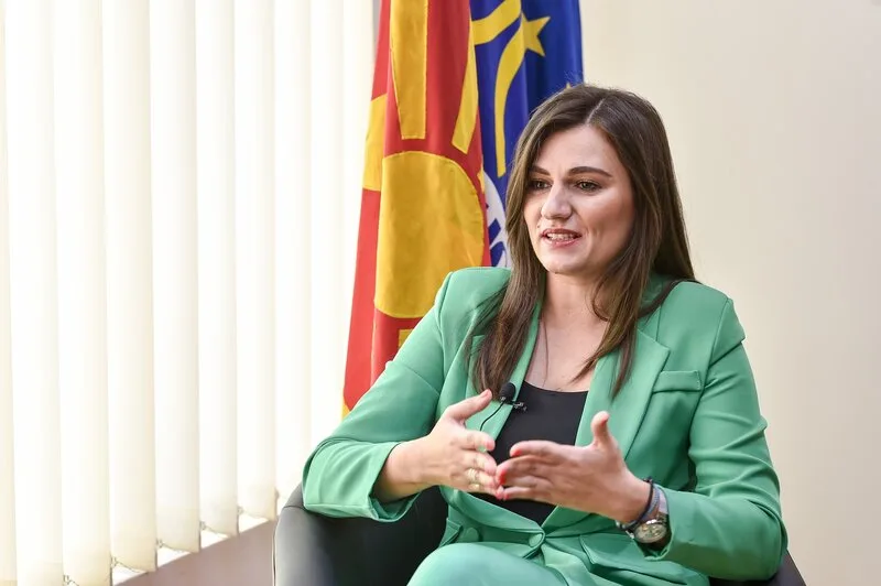 ЕЛЕКТРОНСКО ГЛАСАЊЕ ЗА СИТЕ Зајкова предлага дијаспората и граѓаните дома да гласаат по ист систем ЕЛЕКТРОНСКО ГЛАСАЊЕ ЗА СИТЕ Зајкова предлага дијаспората и граѓаните дома да гласаат по ист систем