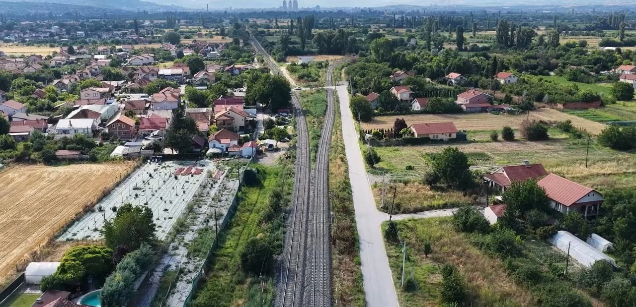ГОТОВА ЖЕЛЕЗНИЧКАТА ОБИКОЛНИЦА НА СКОПЈЕ Товарните возови заминуваат надвор од градот ГОТОВА ЖЕЛЕЗНИЧКАТА ОБИКОЛНИЦА НА СКОПЈЕ Товарните возови заминуваат надвор од градот
