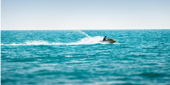 ПО ПОВЕЌЕ ОД 16 ЧАСА ВО МОРЕТО КАЈ КО САМУИ Татко и двајцата синови спасени