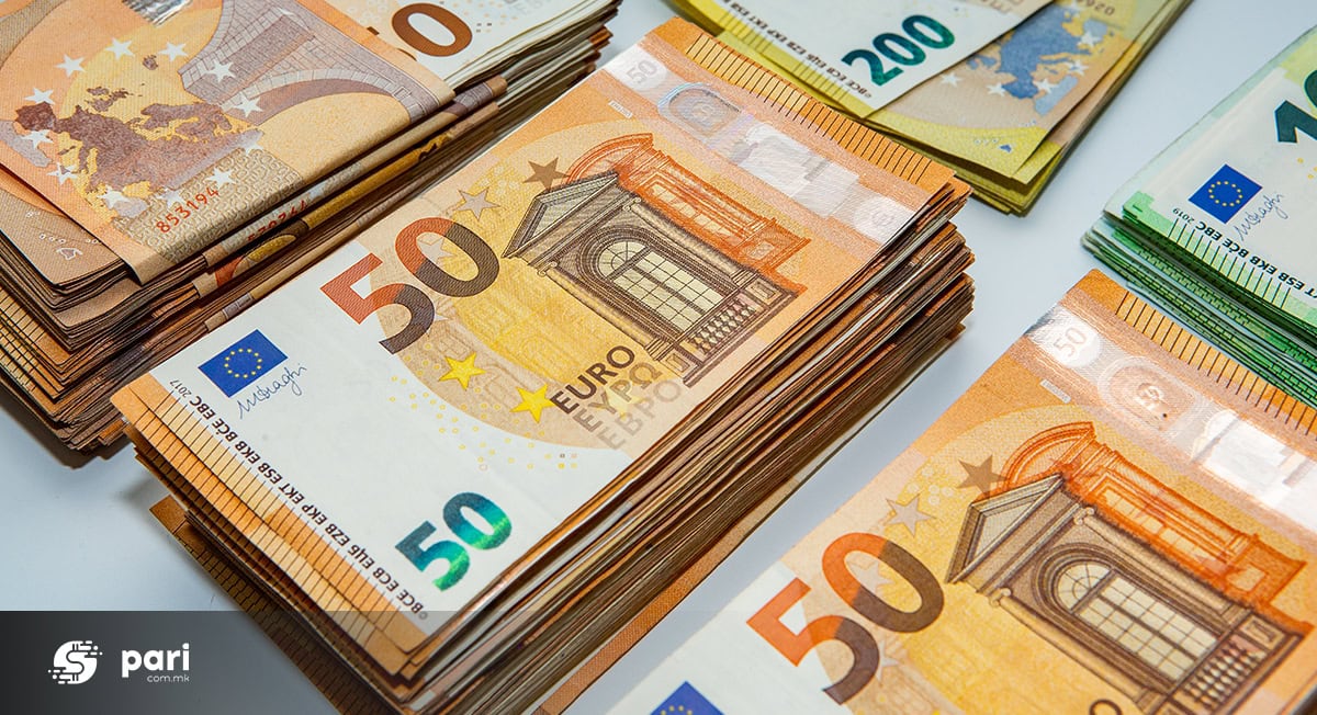 ПОЛИЦИЈАТА ГО ЗАПРЕ АУДИТО КАЈ РАДОВИШ Во возилото пронајдени 14.440 евра ПОЛИЦИЈАТА ГО ЗАПРЕ АУДИТО КАЈ РАДОВИШ Во возилото пронајдени 14.440 евра