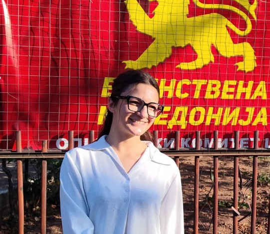 ОДБИВАВ ДА СЛУШАМ ЗА ПОЛИТИКА, А ПОТОА ЈА ЗАПОЗНАВ ЕДИНСТВЕНА МАКЕДОНИЈА Изабела Велкова со порака до младите ОДБИВАВ ДА СЛУШАМ ЗА ПОЛИТИКА, А ПОТОА ЈА ЗАПОЗНАВ ЕДИНСТВЕНА МАКЕДОНИЈА Изабела Велкова со порака до младите