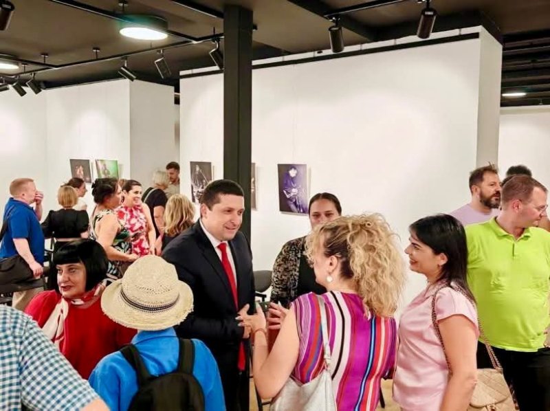 НЕПОЗНАТИ ПРИКАЗНИ, РЕТКИ СНИМКИ И ЛЕГЕНДАРНИ БЕНДОВИ Македонскиот рок претставен во Загреб НЕПОЗНАТИ ПРИКАЗНИ, РЕТКИ СНИМКИ И ЛЕГЕНДАРНИ БЕНДОВИ Македонскиот рок претставен во Загреб