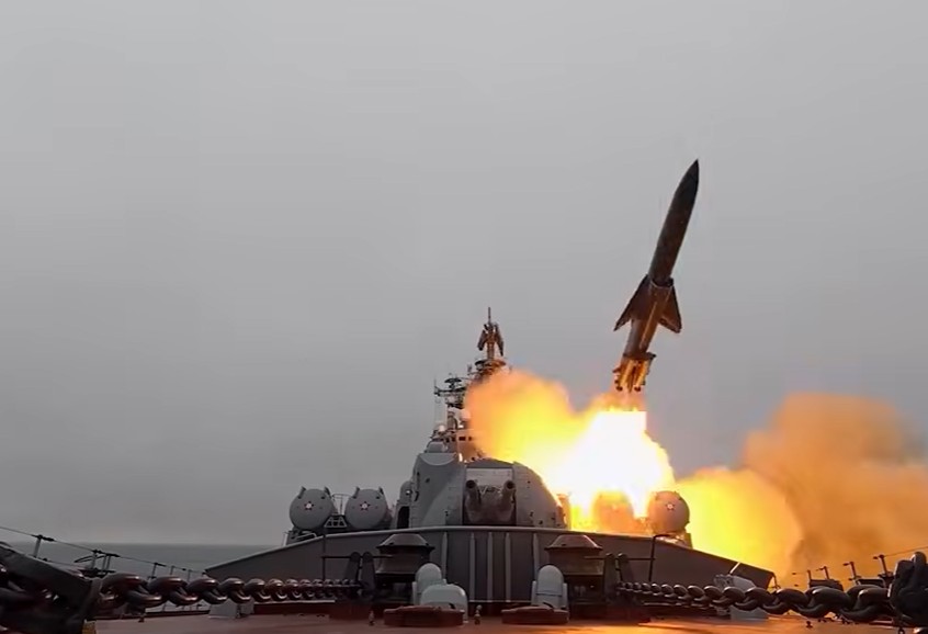 ПЕТ ПАТИ ПОСИЛНА ОД ИСКАНДЕР Ким му ја испраќа на Путин КН-30, нова закана за Украина ПЕТ ПАТИ ПОСИЛНА ОД ИСКАНДЕР Ким му ја испраќа на Путин КН-30, нова закана за Украина