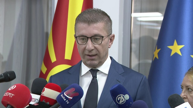 МИЦКОСКИ ДО ОПОЗИЦИЈАТА Сакате предвремени избори? Ќе ве победиме МИЦКОСКИ ДО ОПОЗИЦИЈАТА Сакате предвремени избори? Ќе ве победиме