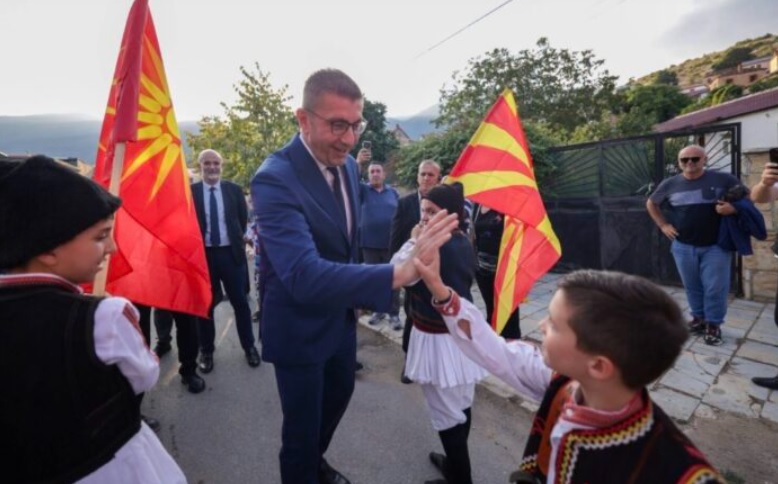 АЛБАНИЈА МУ ЗАМЕРИ НА ПУСТЕЦ Што им пречеше на настанот на кој беше Мицкоски АЛБАНИЈА МУ ЗАМЕРИ НА ПУСТЕЦ Што им пречеше на настанот на кој беше Мицкоски