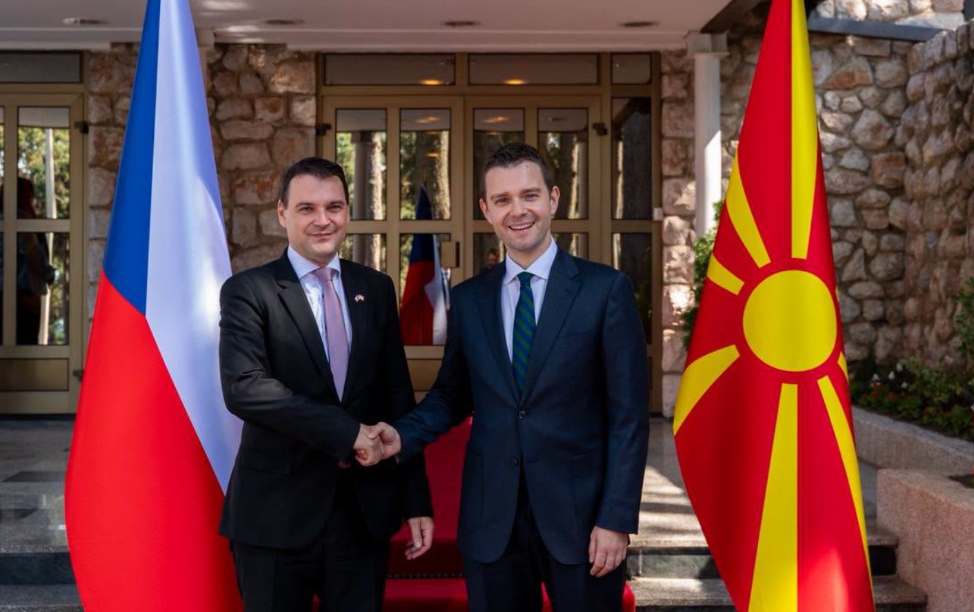 ЧЕШКА СО ПОРАКА ДО МАКЕДОНИЈА Ќе направиме сè што е потребно за да влезете во ЕУ ЧЕШКА СО ПОРАКА ДО МАКЕДОНИЈА Ќе направиме сè што е потребно за да влезете во ЕУ