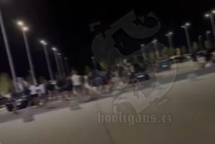 СЕ ЗНАЕЛО КОГА СЛЕТУВААТ Навивачите на Хајдук дочекани со жестока пресметка во Загреб СЕ ЗНАЕЛО КОГА СЛЕТУВААТ Навивачите на Хајдук дочекани со жестока пресметка во Загреб