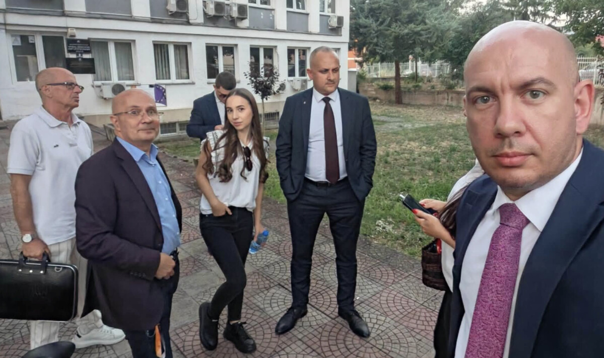 КАКО ПОМИНАА ГРАНИЦА Пратеници со забрана за влез присуствувале на судење во Кочани КАКО ПОМИНАА ГРАНИЦА Пратеници со забрана за влез присуствувале на судење во Кочани
