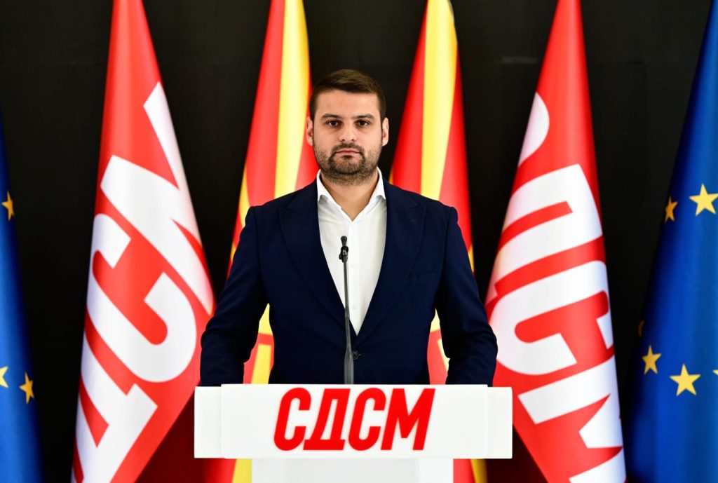 ОЈО ДА ПОСТАПИ Дали бомбата кај вработениот во МВР врзан со кумот на Мицкоски води до провизии од 300.000 евра за тендери? ОЈО ДА ПОСТАПИ Дали бомбата кај вработениот во МВР врзан со кумот на Мицкоски води до провизии од 300.000 евра за тендери?