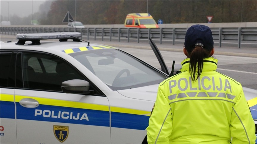 ПОЗНАТИ ЗАГИНАТИТЕ ВО СТРАШНАТА НЕСРЕЌА ВО СЛОВЕНИЈА Две деца и нивната баба од Центар Жупа ги загубија животите ПОЗНАТИ ЗАГИНАТИТЕ ВО СТРАШНАТА НЕСРЕЌА ВО СЛОВЕНИЈА Две деца и нивната баба од Центар Жупа ги загубија животите