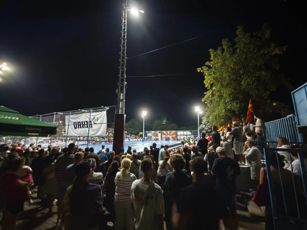 ОХРИД ЈА ЗАПАЛИ СТРУГА Вардар падна во трилер-финале, трофејот повторно оди кај „гладијаторите“ ОХРИД ЈА ЗАПАЛИ СТРУГА Вардар падна во трилер-финале, трофејот повторно оди кај „гладијаторите“