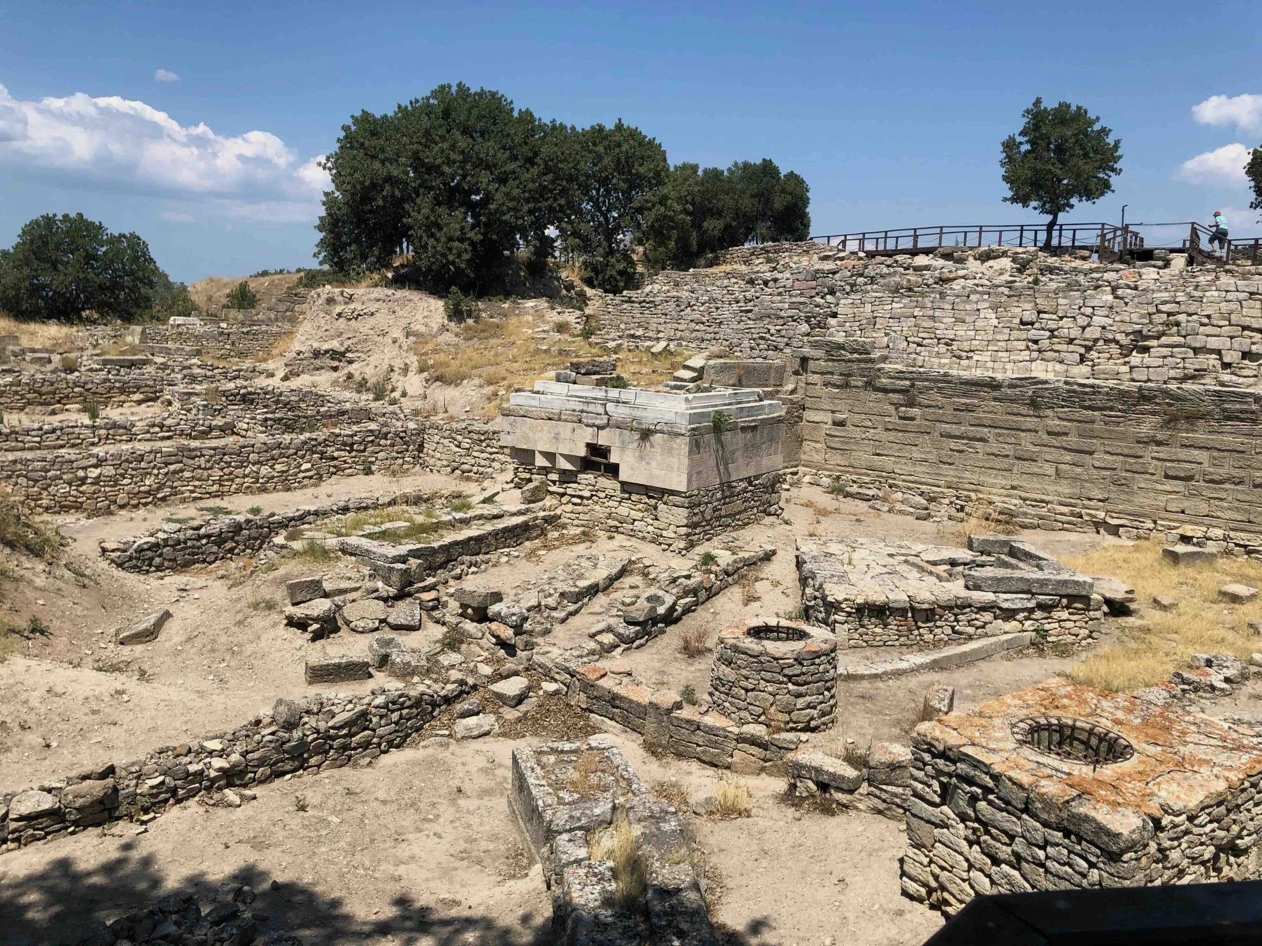 АРХЕОЛОЗИТЕ ОТКРИВААТ НОВИ ТРАГИ ВО ТРОЈА Дали конечно се појавува доказ за легендарната војна АРХЕОЛОЗИТЕ ОТКРИВААТ НОВИ ТРАГИ ВО ТРОЈА Дали конечно се појавува доказ за легендарната војна