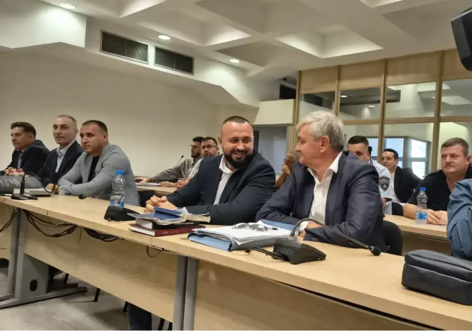 БАЈРАМИ СЕ ВРАТИ ОД БЕГСТВО И ЗАСТАНА ПРЕД СУД Не сум виновен за штетата од 9,7 милиони евра во Државна лотарија БАЈРАМИ СЕ ВРАТИ ОД БЕГСТВО И ЗАСТАНА ПРЕД СУД Не сум виновен за штетата од 9,7 милиони евра во Државна лотарија