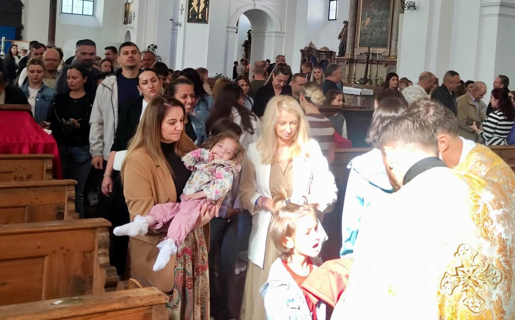 НОВА СТРАНИЦА ЗА МАКЕДОНЦИТЕ ВО САЛЦБУРГ Основана црковна општина „Св. Архангел Михаил“ НОВА СТРАНИЦА ЗА МАКЕДОНЦИТЕ ВО САЛЦБУРГ Основана црковна општина „Св. Архангел Михаил“