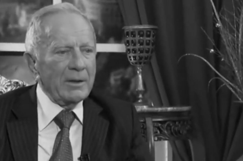 ПОЧИНА МИЛАН ПАНИЌ Поранешен премиер на СР Југославија и претседателски кандидат во Србија ПОЧИНА МИЛАН ПАНИЌ Поранешен премиер на СР Југославија и претседателски кандидат во Србија