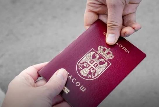 КИЕВ ГО БАРА, БЕЛГРАД МУ ОТВОРИ ВРАТА Украинскиот милијардер Новински доби српско државјанство КИЕВ ГО БАРА, БЕЛГРАД МУ ОТВОРИ ВРАТА Украинскиот милијардер Новински доби српско државјанство