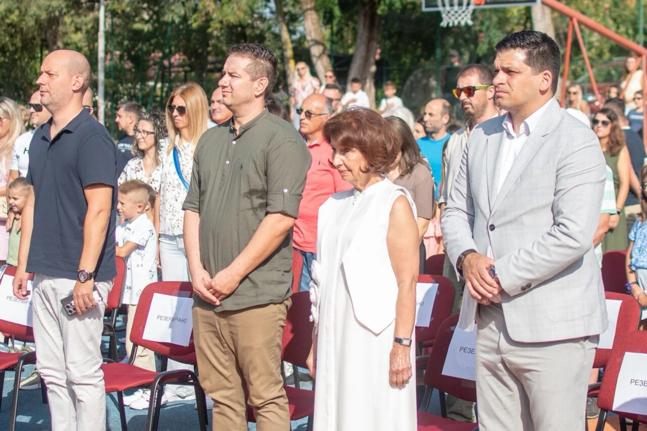 СИЉАНОВСКА ДАВКОВА ДО ПРВАЧИЊАТА Нема подобра инвестиција од онаа во знаењето СИЉАНОВСКА ДАВКОВА ДО ПРВАЧИЊАТА Нема подобра инвестиција од онаа во знаењето