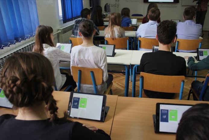ПОЧНУВА УЧЕБНАТА 2026/2027 ГОДИНА 238 илјади ученици се враќаат во клупите, големи промени во училиштата ПОЧНУВА УЧЕБНАТА 2026/2027 ГОДИНА 238 илјади ученици се враќаат во клупите, големи промени во училиштата