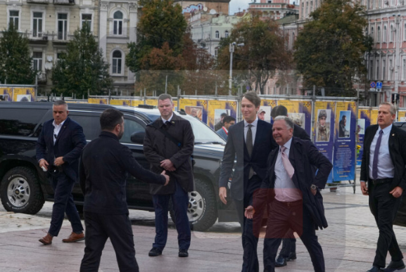 ПО МОСКВА, ДИРЕКТНО ВО КИЕВ Виткоф и Кушнер пристигнаа во Украина ПО МОСКВА, ДИРЕКТНО ВО КИЕВ Виткоф и Кушнер пристигнаа во Украина