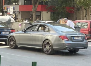 МАНАСИЕВСКИ Жерновски пак го вози автомобилот на “братучедот”, а богами и непрописно паркира