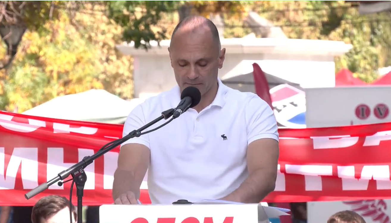 ФИЛИПЧЕ ОД ПРИЛЕП СО ПОРАКА ДО ВЛАСТА Македонија останува без млади, 3.000 првачиња помалку