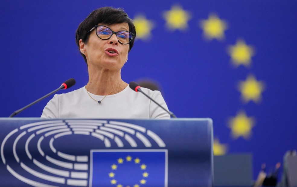 ЕВРОПСКАТА ИДНИНА НА БАЛКАНОТ ВЛЕГУВА ВО КЛУЧНА ФАЗА Кос со порака до земјите кандидати, Македонија не ја спомна ЕВРОПСКАТА ИДНИНА НА БАЛКАНОТ ВЛЕГУВА ВО КЛУЧНА ФАЗА Кос со порака до земјите кандидати, Македонија не ја спомна