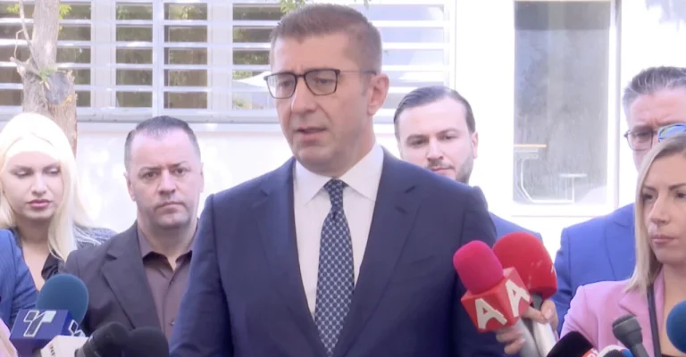 ПОЛА МИЛИЈАРДА ЕВРА ДО ОПШТИНИТЕ Мицкоски најави уште поголем инвестициски циклус ПОЛА МИЛИЈАРДА ЕВРА ДО ОПШТИНИТЕ Мицкоски најави уште поголем инвестициски циклус