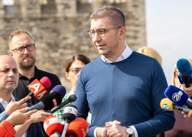 НЕМА РЕПРЕГОВАРАЊЕ, НЕМА УСТАВНИ ИЗМЕНИ СО ОДЛОЖЕНО ДЕЈСТВО Мицкоски откри на што смета со Бугарија