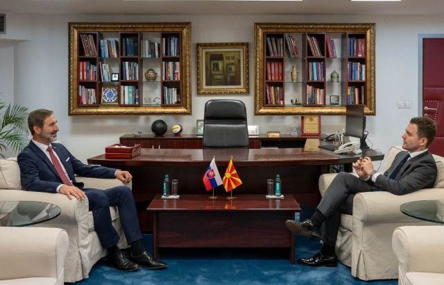 МУЦУНСКИ ЈА ПРОЗВА БУГАРИЈА Непристојно е членка на ЕУ да биде прибежиште