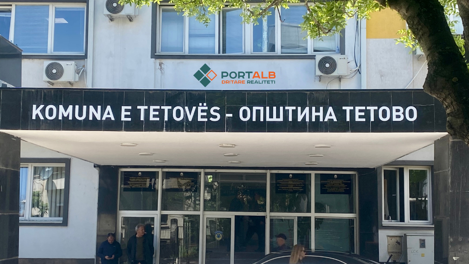 ТЕТОВО ГИ БЛОКИРА СМЕТКИТЕ НА ГРАЃАНИТЕ И ФИРМИТЕ 150 милиони денари завршија кај извршителите ТЕТОВО ГИ БЛОКИРА СМЕТКИТЕ НА ГРАЃАНИТЕ И ФИРМИТЕ 150 милиони денари завршија кај извршителите