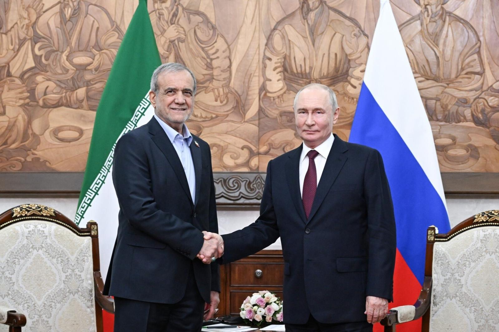 ПУТИН И ПЕЗЕШКИЈАН НА ИСТА МАСА ВО МОСКВА Во фокусот енергетиката и геополитиката ПУТИН И ПЕЗЕШКИЈАН НА ИСТА МАСА ВО МОСКВА Во фокусот енергетиката и геополитиката
