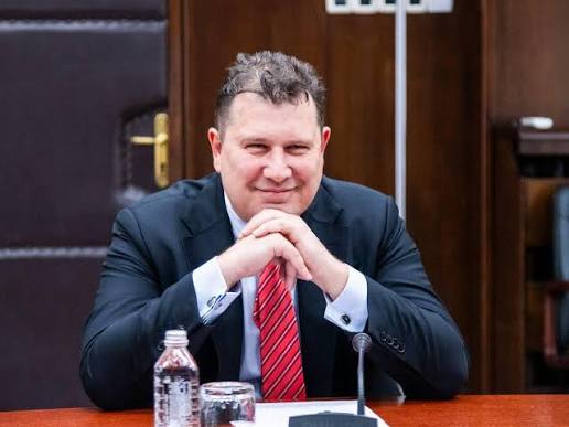 РАДУКОВ ЈА БРАНИ ИВА МИХАИЛОВА Не ја оправдувам, но ја разбирам РАДУКОВ ЈА БРАНИ ИВА МИХАИЛОВА Не ја оправдувам, но ја разбирам